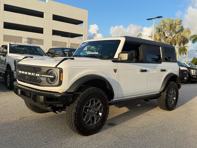 Certified 2025 Ford Bronco Badlands AWD/4WD image 3