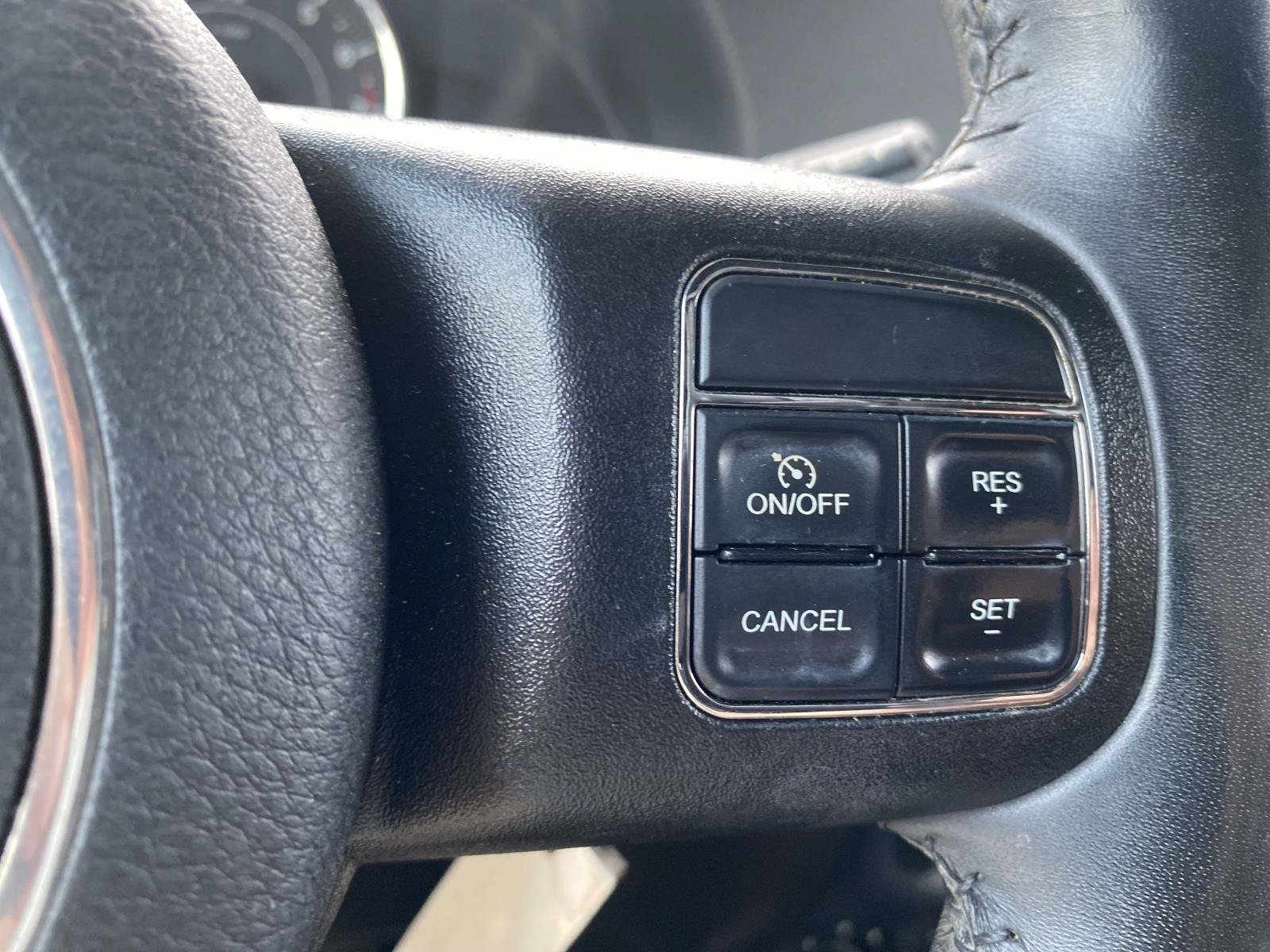 Used 2018 Jeep Wrangler Sahara w/ Connectivity Group AWD/4WD image 18