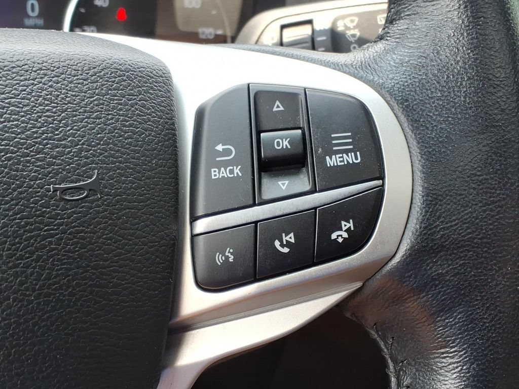 Certified 2022 Ford Explorer XLT w/ Equipment Group 202A AWD/4WD image 9