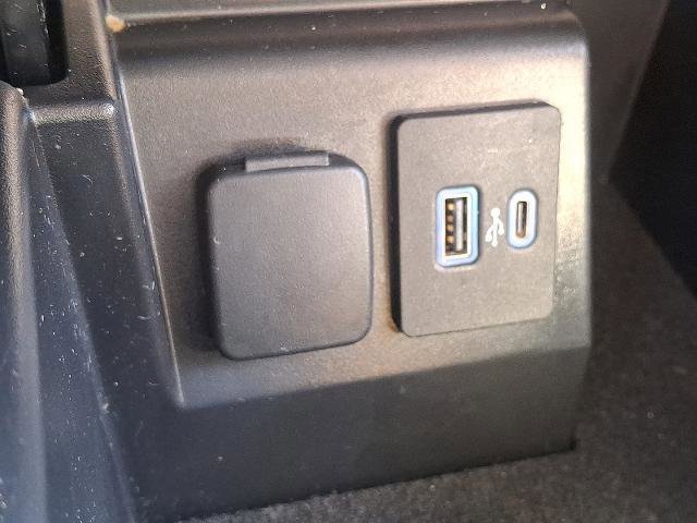 Certified 2023 Ford Explorer XLT image 25