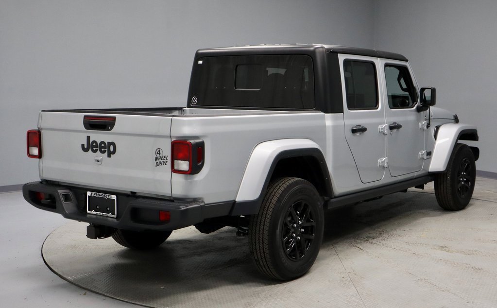 Used 2023 Jeep Gladiator Sport image 12