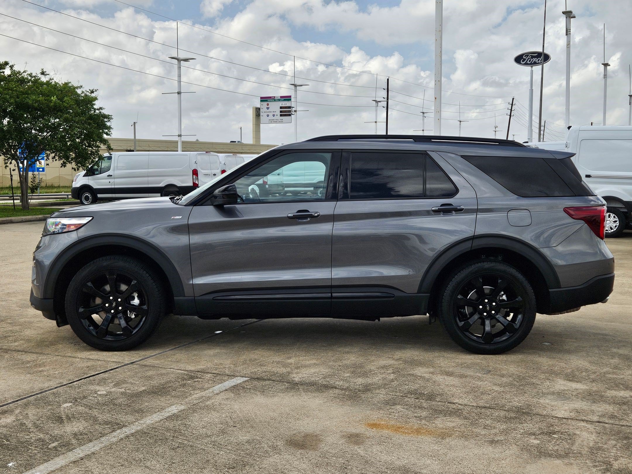Certified 2023 Ford Explorer ST-Line w/ Class IV Trailer Tow Package AWD/4WD image 9