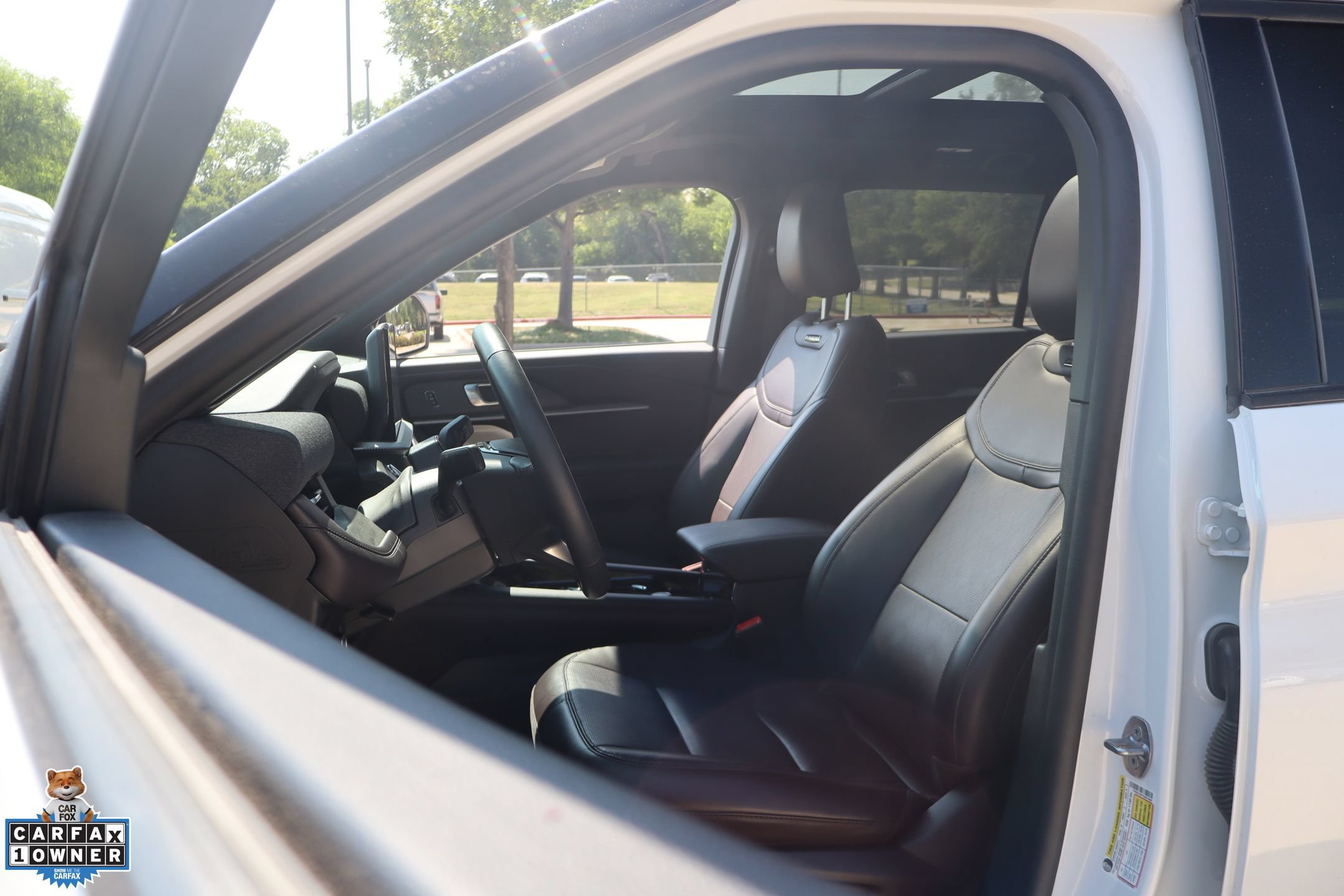 Certified 2025 Ford Explorer Platinum RWD image 11