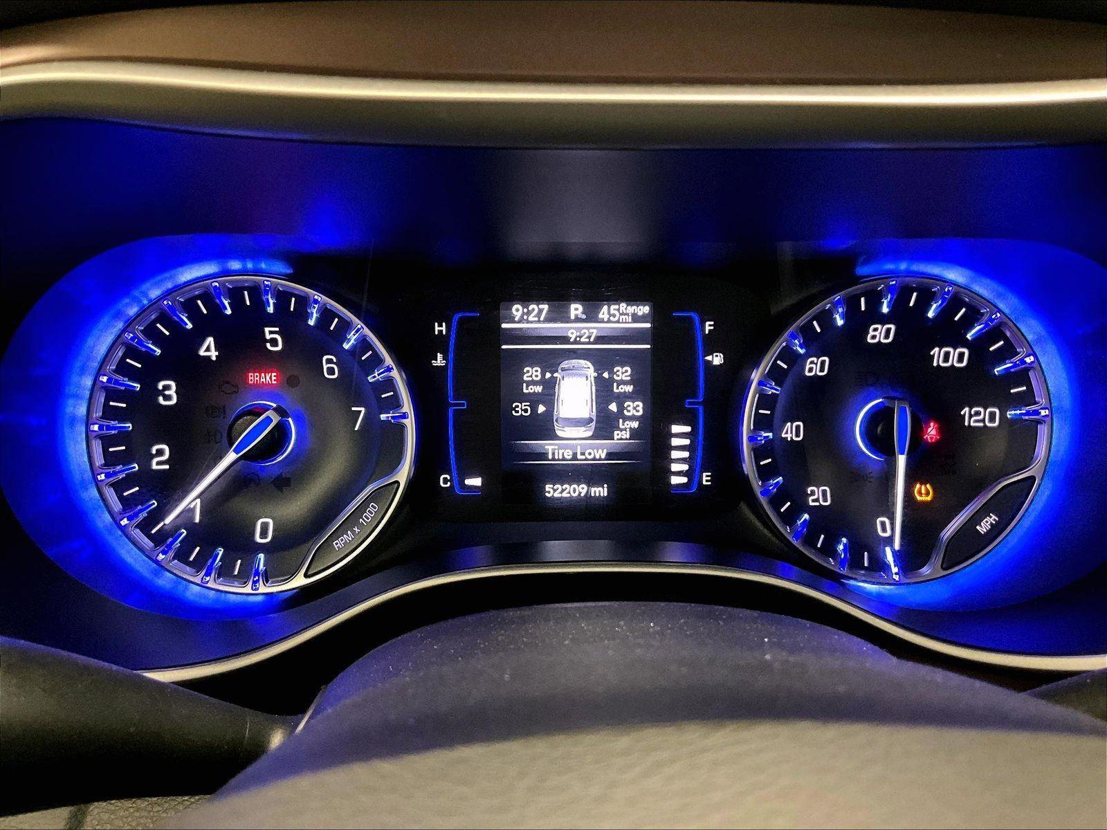 Used 2023 Chrysler Voyager LX image 19