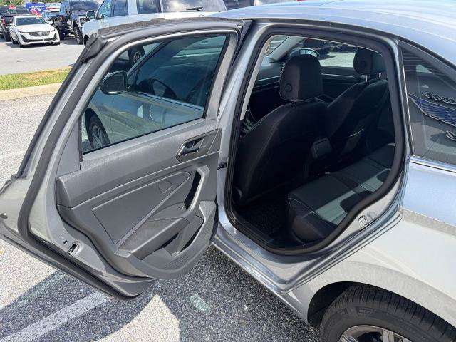 Used 2024 Volkswagen Jetta SE w/ Panoramic Sunroof Package FWD image 11