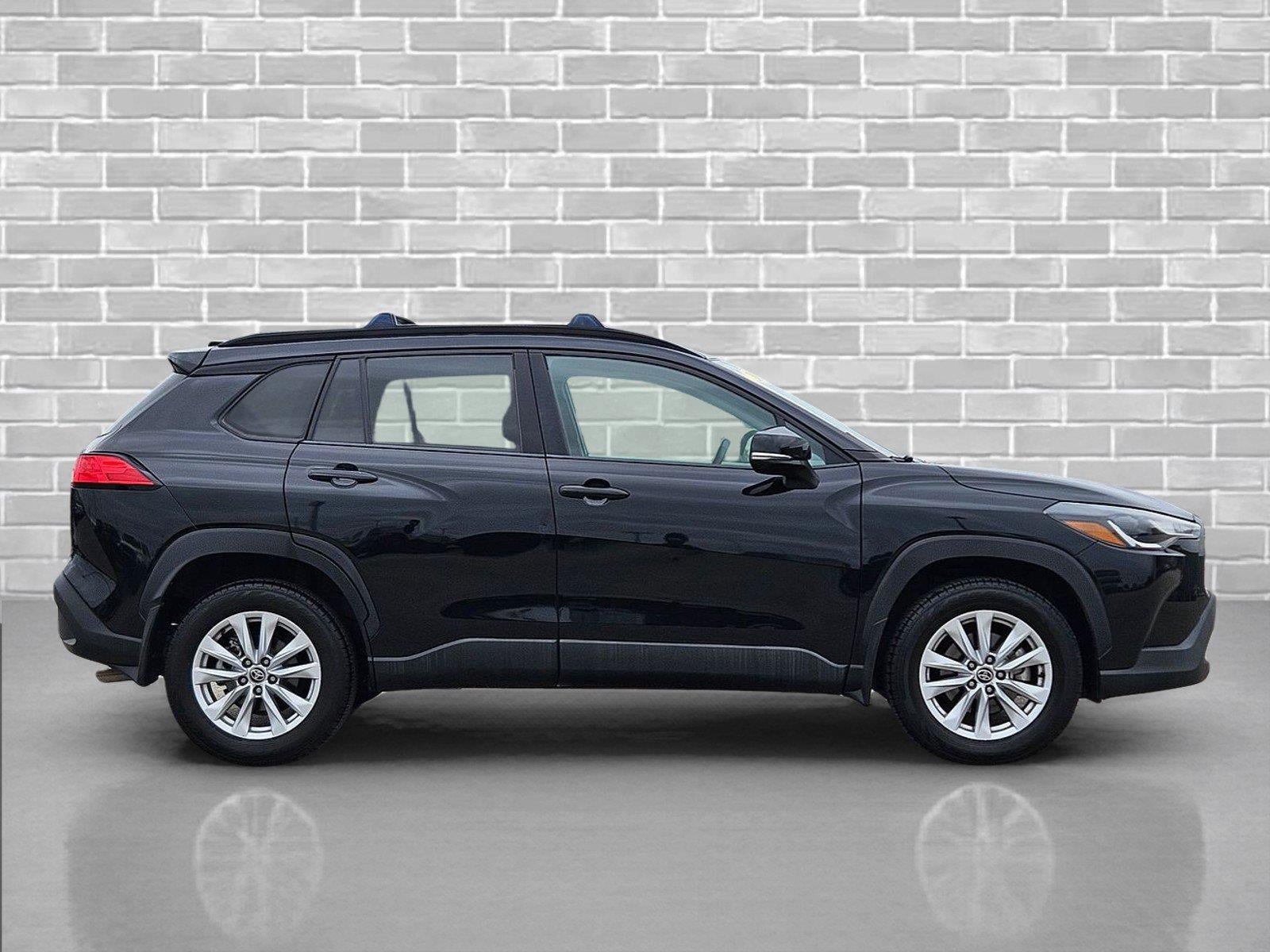 Used 2023 Toyota Corolla Cross LE AWD/4WD image 4