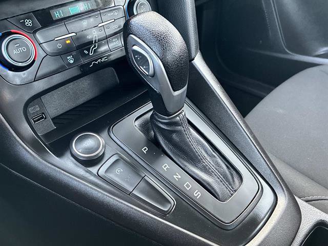 Certified 2018 Ford Focus SE w/ SE Appearance Package image 25