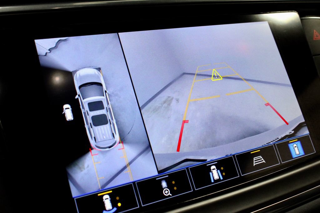 Used 2024 Buick Enclave Premium AWD/4WD image 2