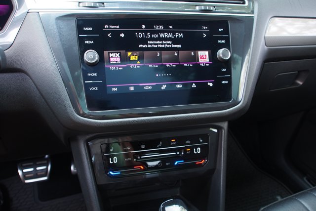 Used 2022 Volkswagen Tiguan SE R-Line AWD/4WD image 29
