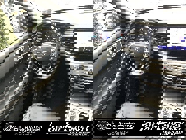 Certified 2022 Ford Explorer XLT w/ Equipment Group 202A image 18