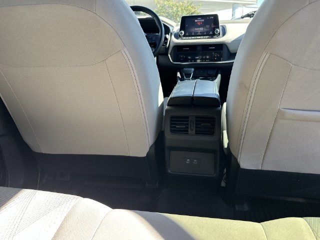 Used 2025 Nissan Rogue SV FWD image 23