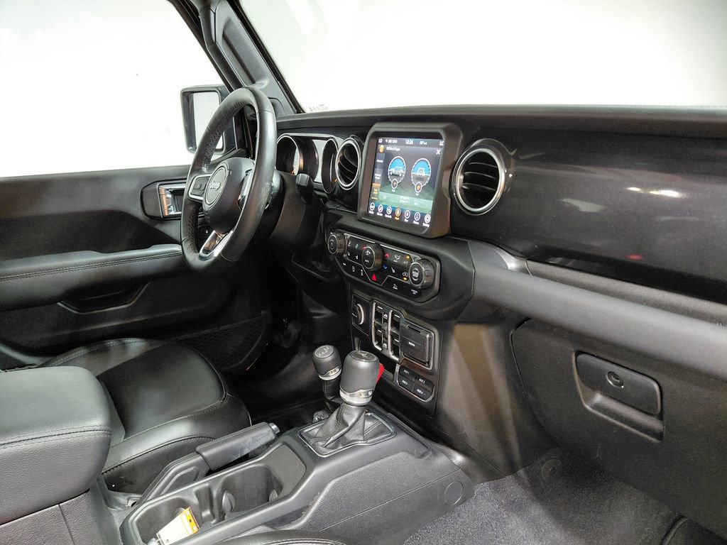 Used 2023 Jeep Wrangler Unlimited Sahara AWD/4WD image 32