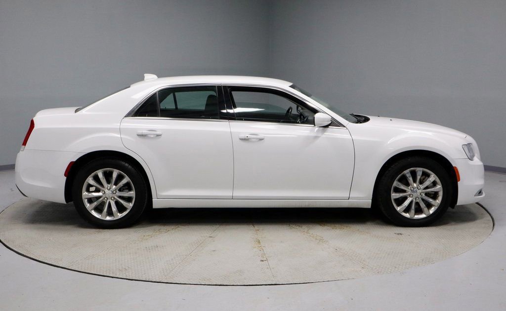 Used 2022 Chrysler 300 Touring image 6