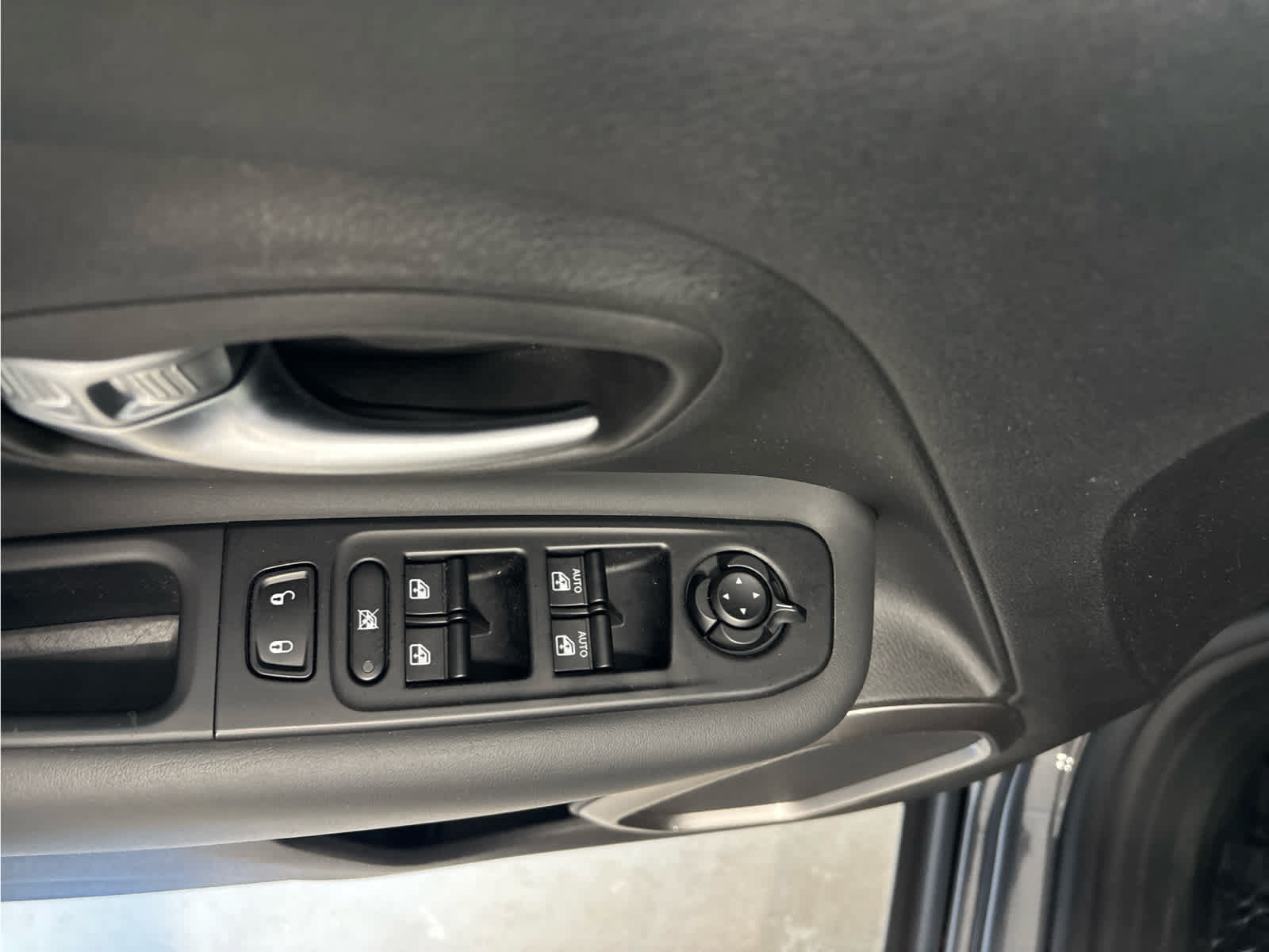 Used 2022 Jeep Renegade Latitude w/ Convenience Group AWD/4WD image 19
