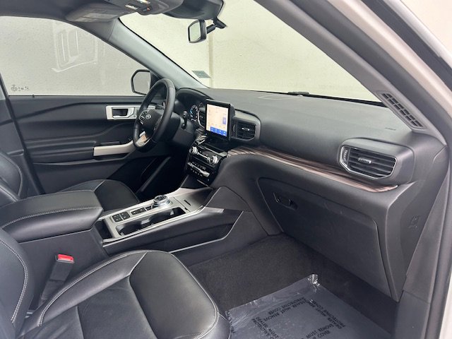 Certified 2021 Ford Explorer Limited w/ Equipment Group 301A RWD image 6