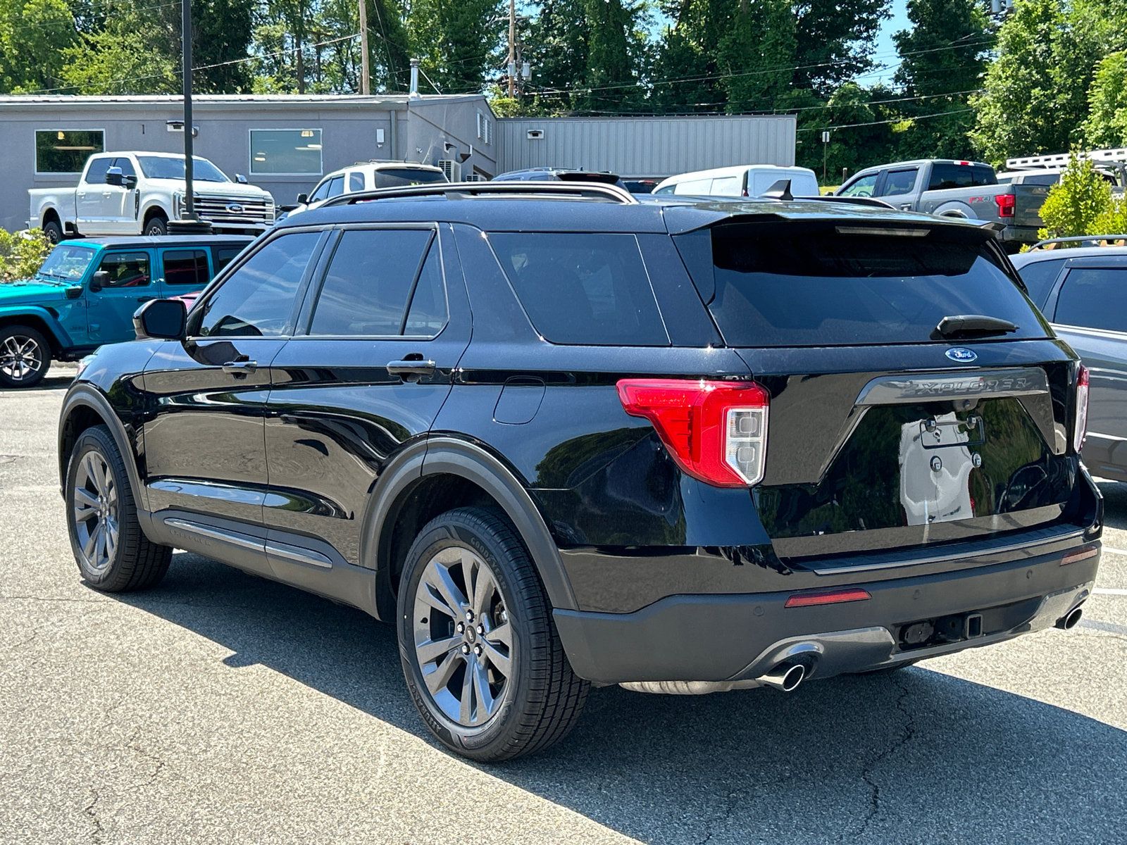 Certified 2023 Ford Explorer XLT w/ Equipment Group 202A AWD/4WD image 6