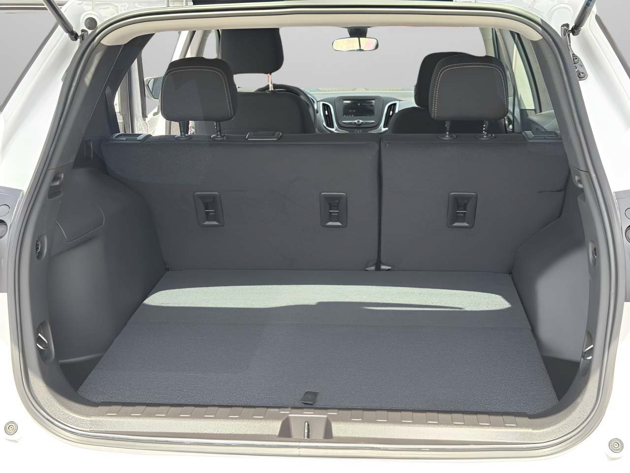 Used 2024 Chevrolet Equinox LS FWD image 8