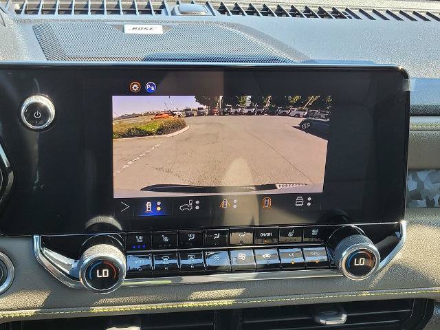 Used 2026 Chevrolet Colorado ZR2 w/ Technology Package AWD/4WD image 21