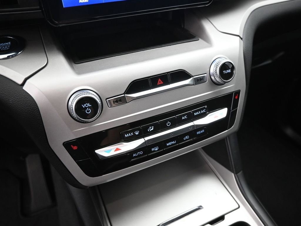 Certified 2023 Ford Explorer XLT image 24