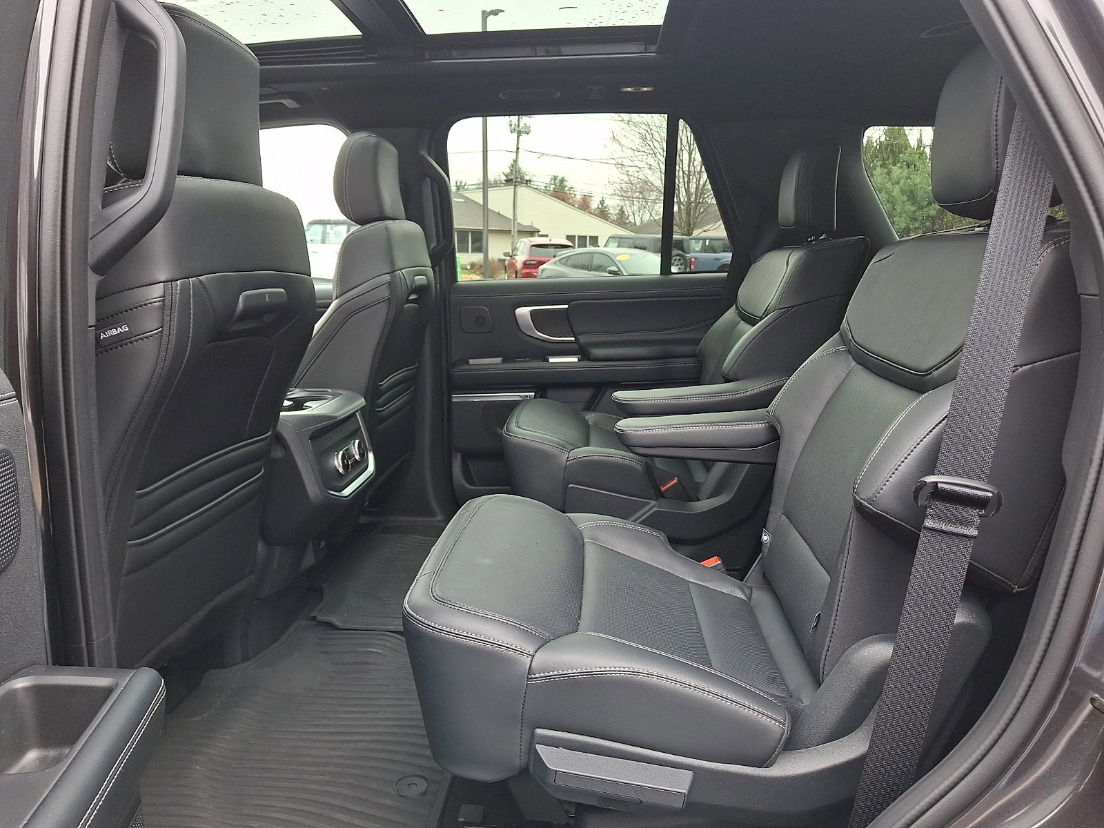 Certified 2025 Ford Expedition Platinum w/ Stealth Performance Package AWD/4WD image 10