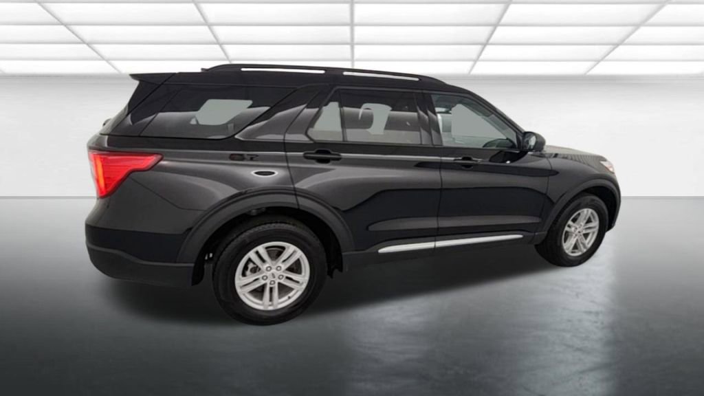Certified 2024 Ford Explorer XLT w/ Equipment Group 202A AWD/4WD image 8