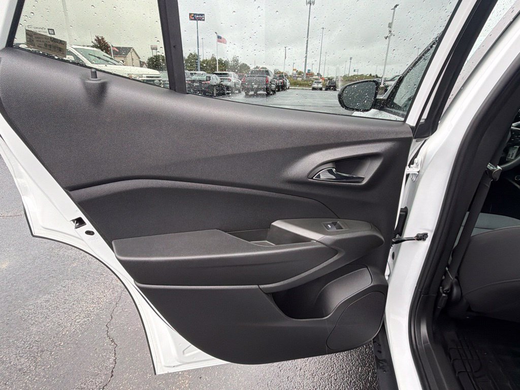Used 2024 Chevrolet Trax LS FWD image 26