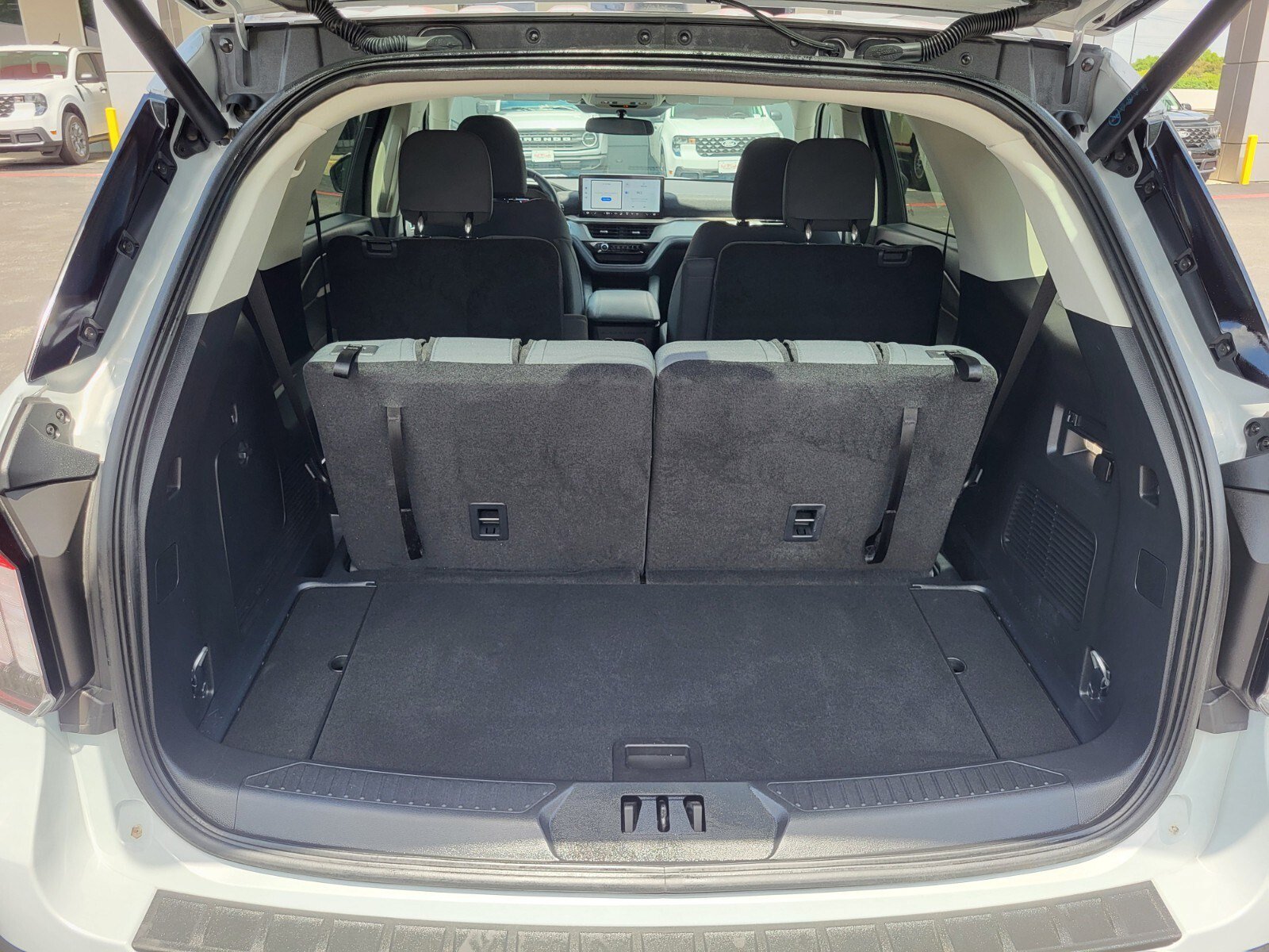 Certified 2025 Ford Explorer Active RWD image 33