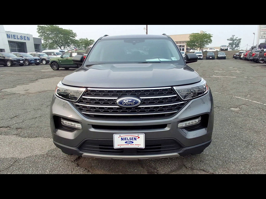 Certified 2023 Ford Explorer XLT w/ Equipment Group 202A AWD/4WD image 3