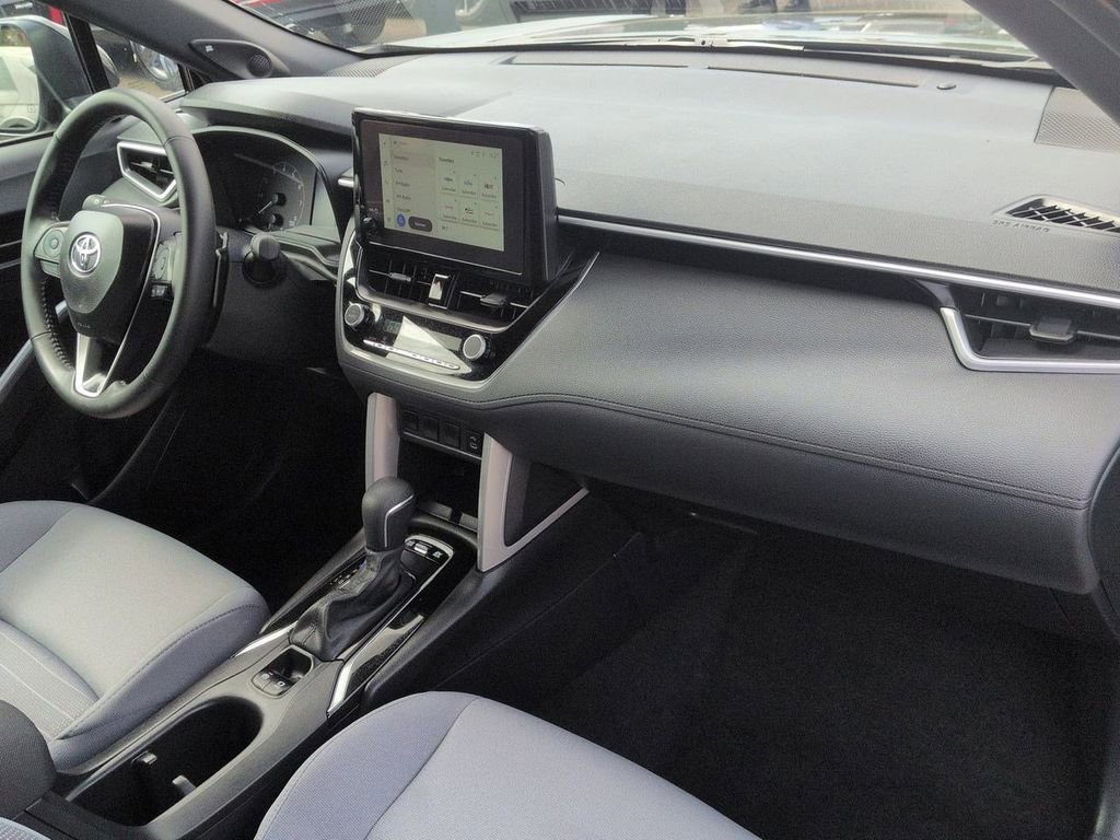 Used 2025 Toyota Corolla Cross AWD Hybrid w/ Moonroof Package image 30