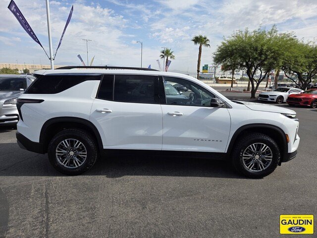 Used 2025 Chevrolet Traverse LT AWD/4WD image 8