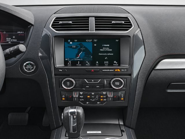 Certified 2018 Ford Explorer XLT w/ Equipment Group 202A FWD image 18