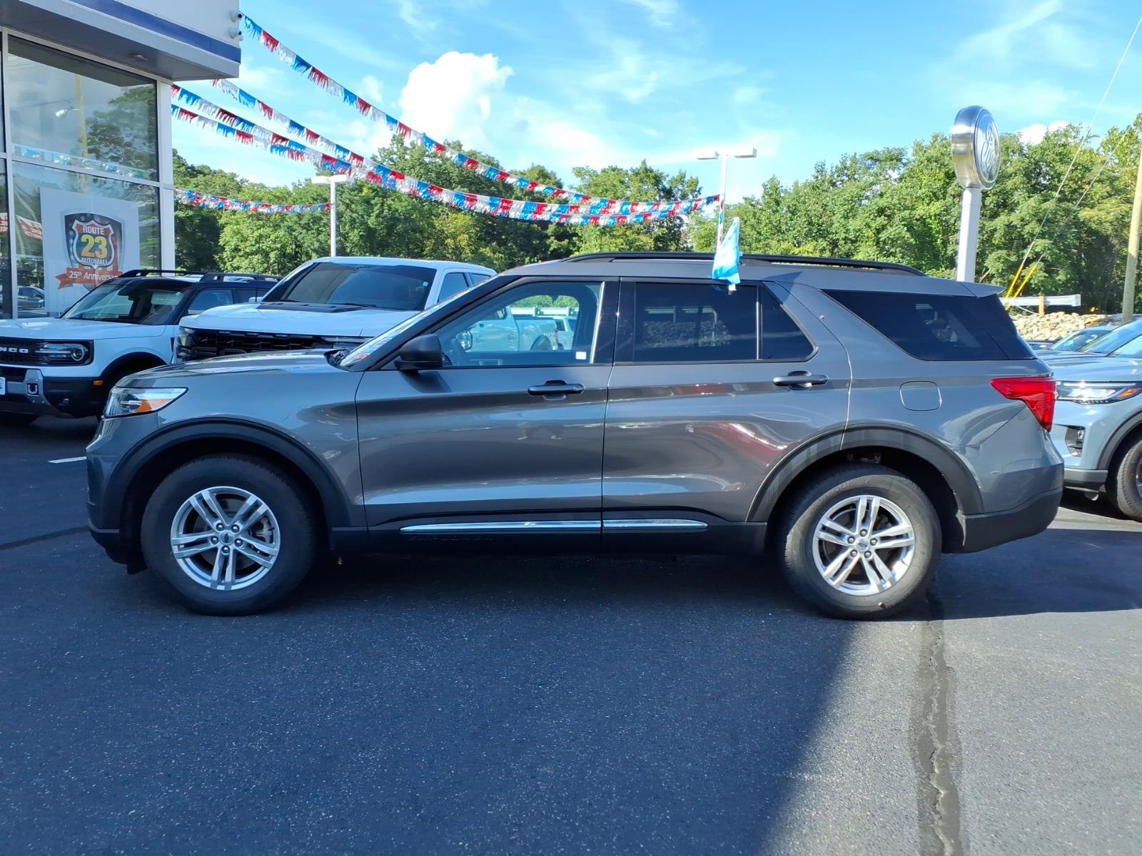 Certified 2023 Ford Explorer XLT w/ Class IV Trailer Tow Package AWD/4WD image 5