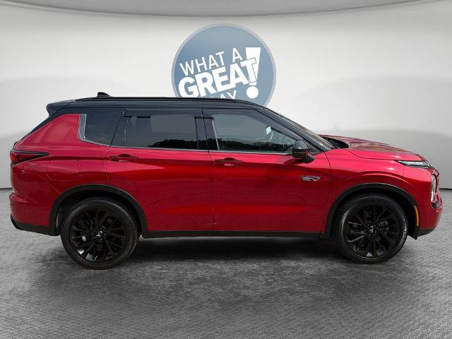 Used 2025 Mitsubishi Outlander 4WD Plug-In Hybrid image 2