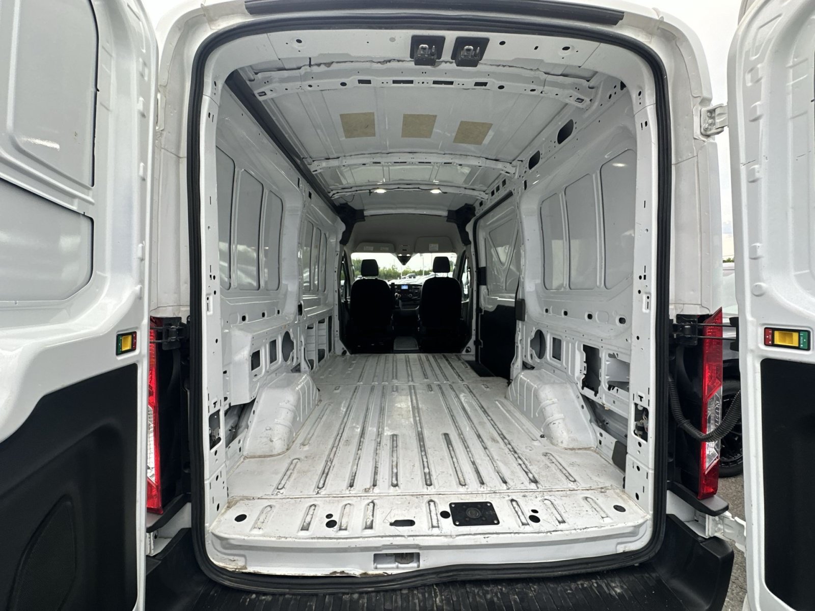 Certified 2023 Ford Transit 250 Medium Roof AWD image 31