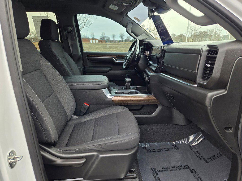 Used 2023 Chevrolet Silverado 1500 RST image 7