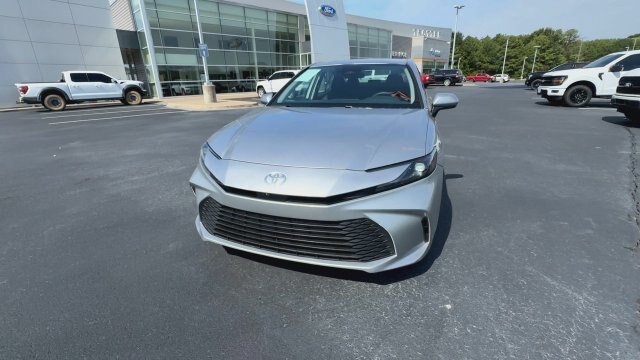 Used 2025 Toyota Camry LE FWD image 3