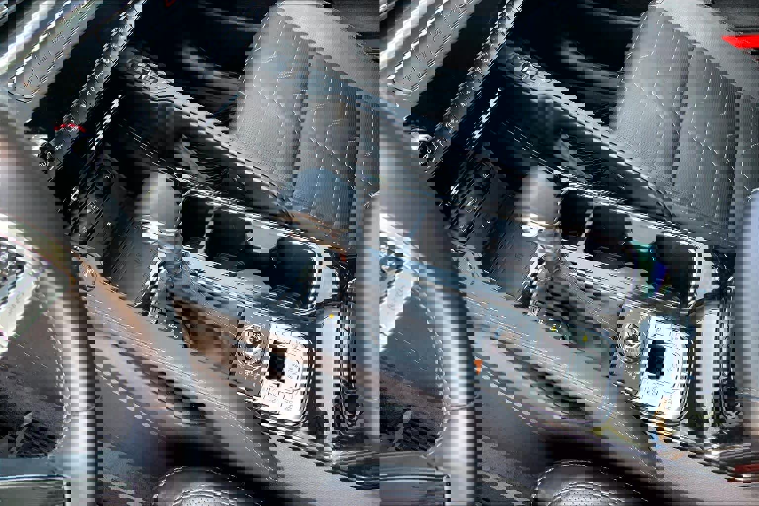 Used 2022 Kia Telluride SX w/ SX Prestige Package image 16