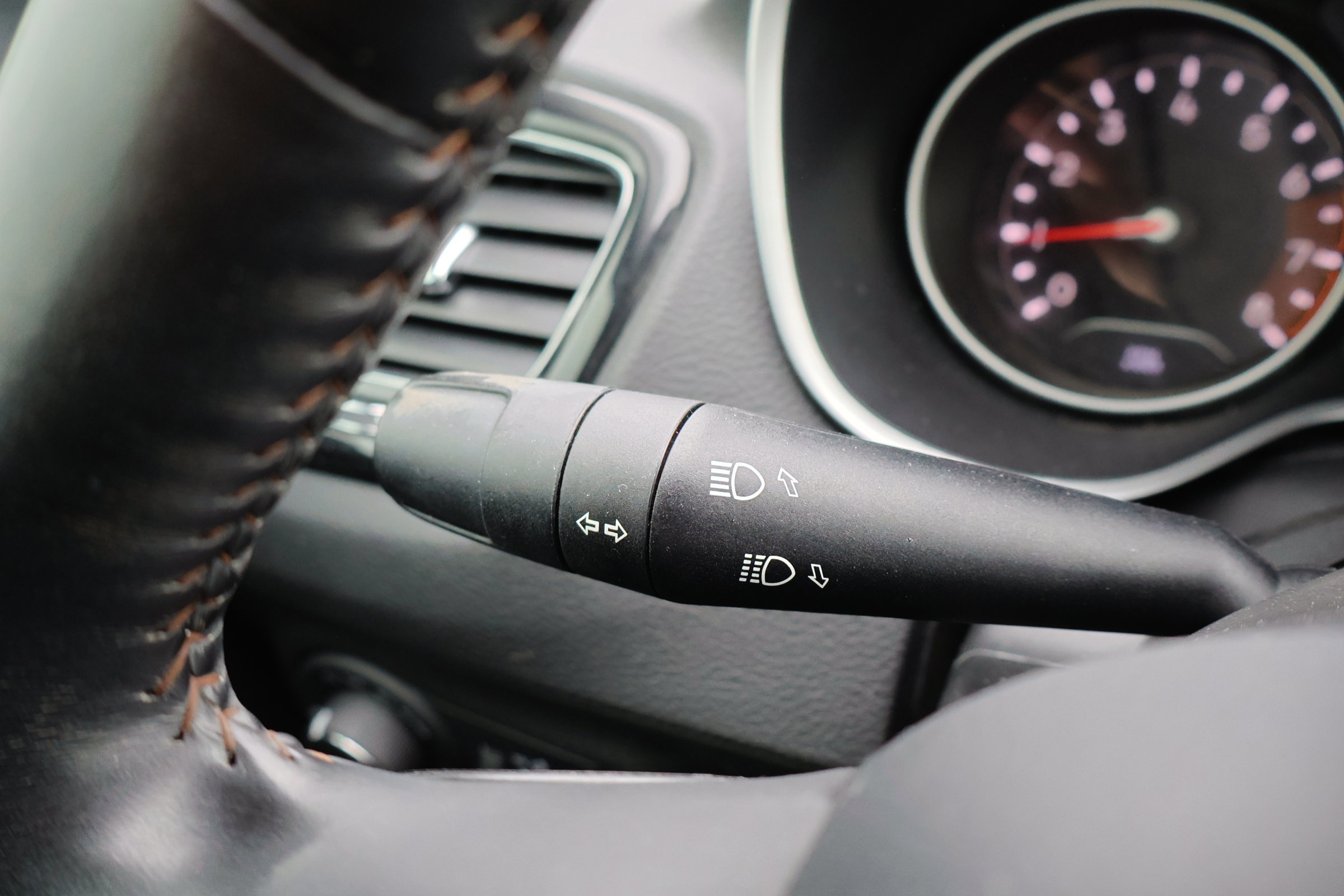 Used 2018 Jeep Compass Limited w/ Navigation Group image 21