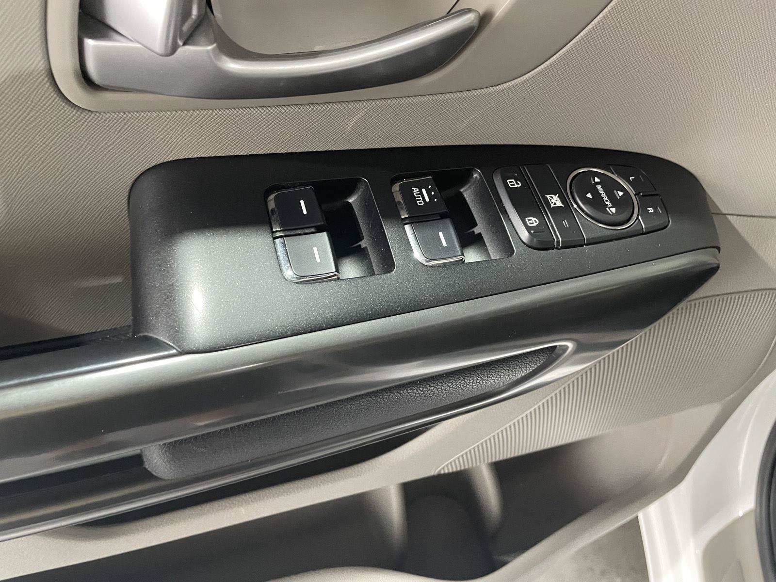 Used 2019 Kia Sedona EX FWD image 18