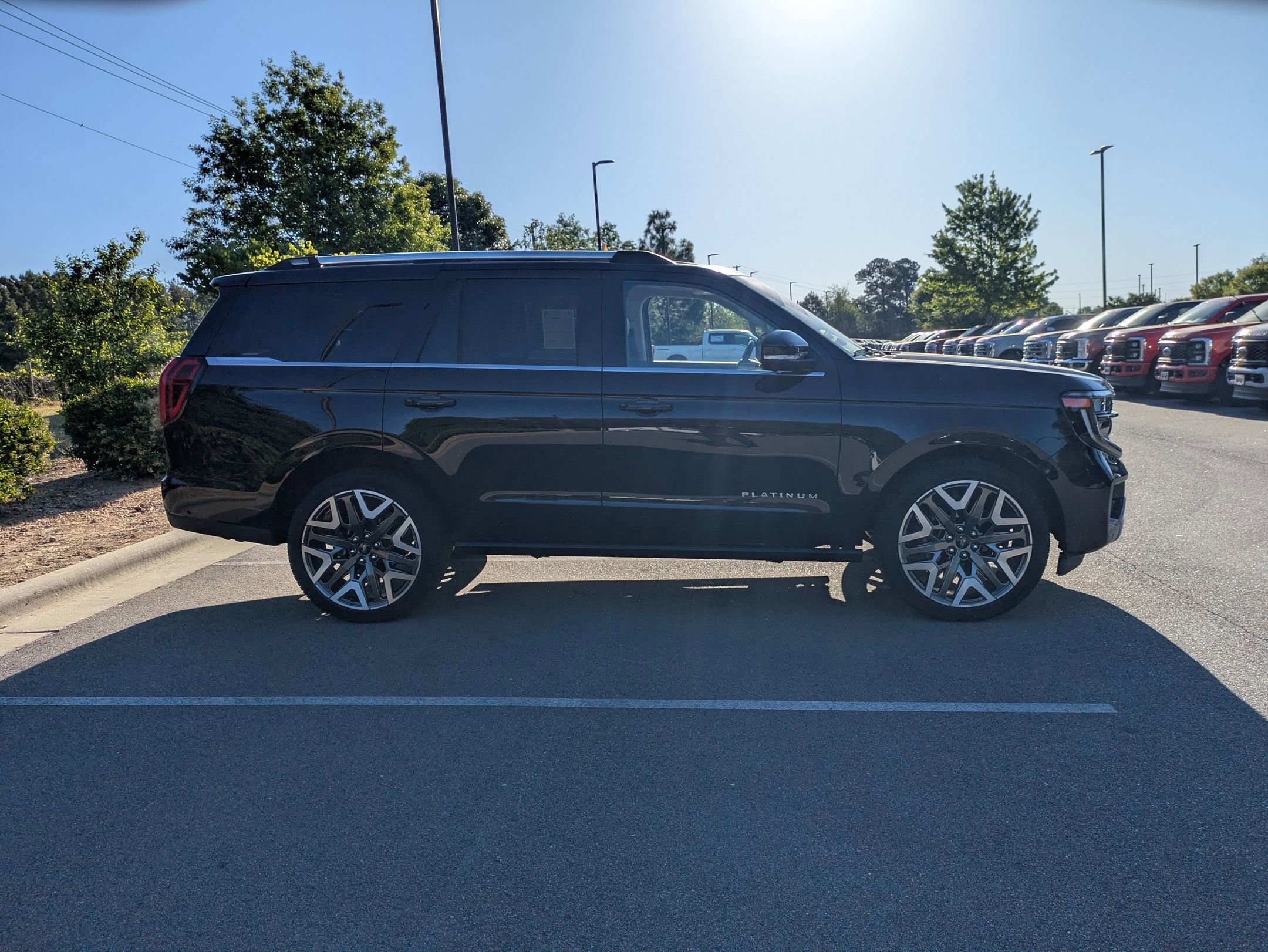 Certified 2025 Ford Expedition Platinum w/ Platinum Ultimate Package AWD/4WD image 3
