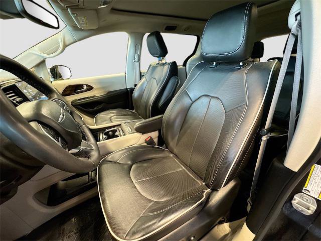 Used 2023 Chrysler Pacifica Limited image 18