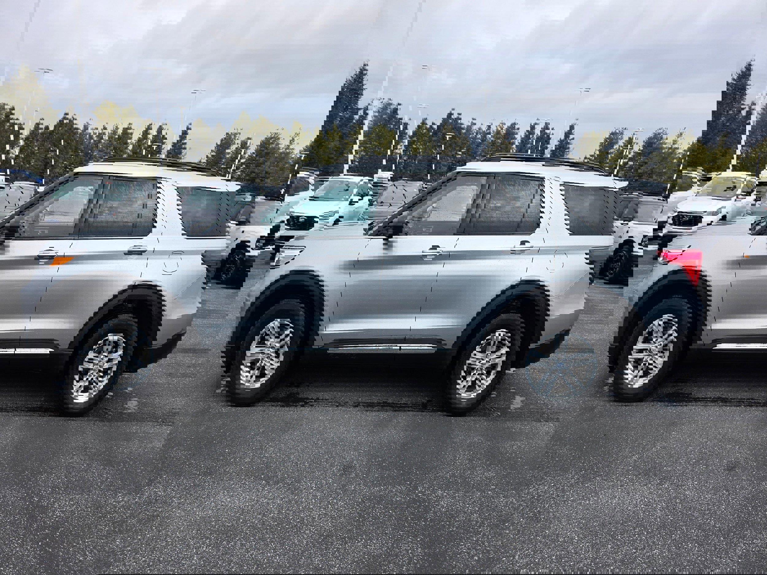 Certified 2023 Ford Explorer XLT w/ Equipment Group 202A image 6