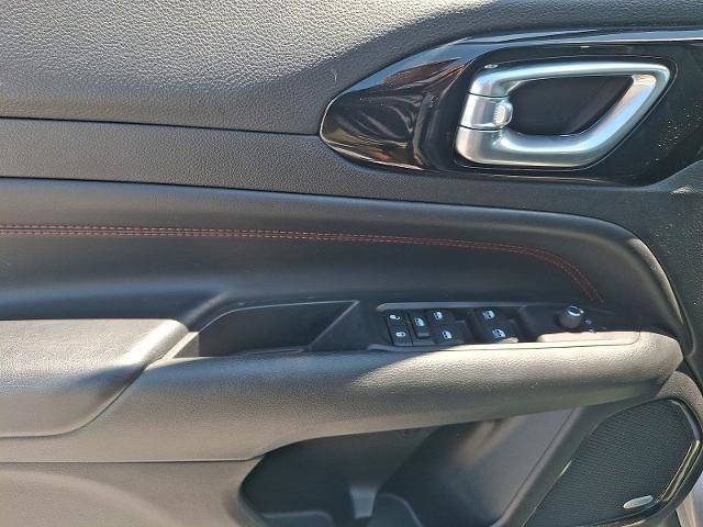 Used 2022 Jeep Compass Trailhawk w/ Sun and Sound Group AWD/4WD image 12