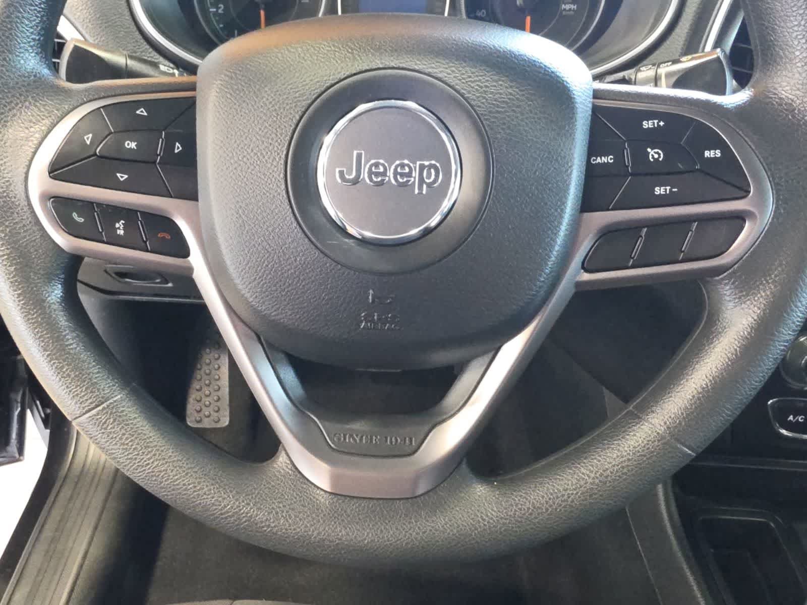 Used 2021 Jeep Cherokee Latitude FWD image 18