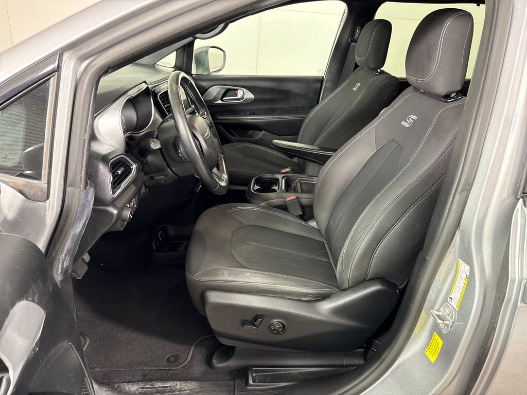 Used 2018 Chrysler Pacifica Touring Plus w/ S Appearance Package FWD image 25