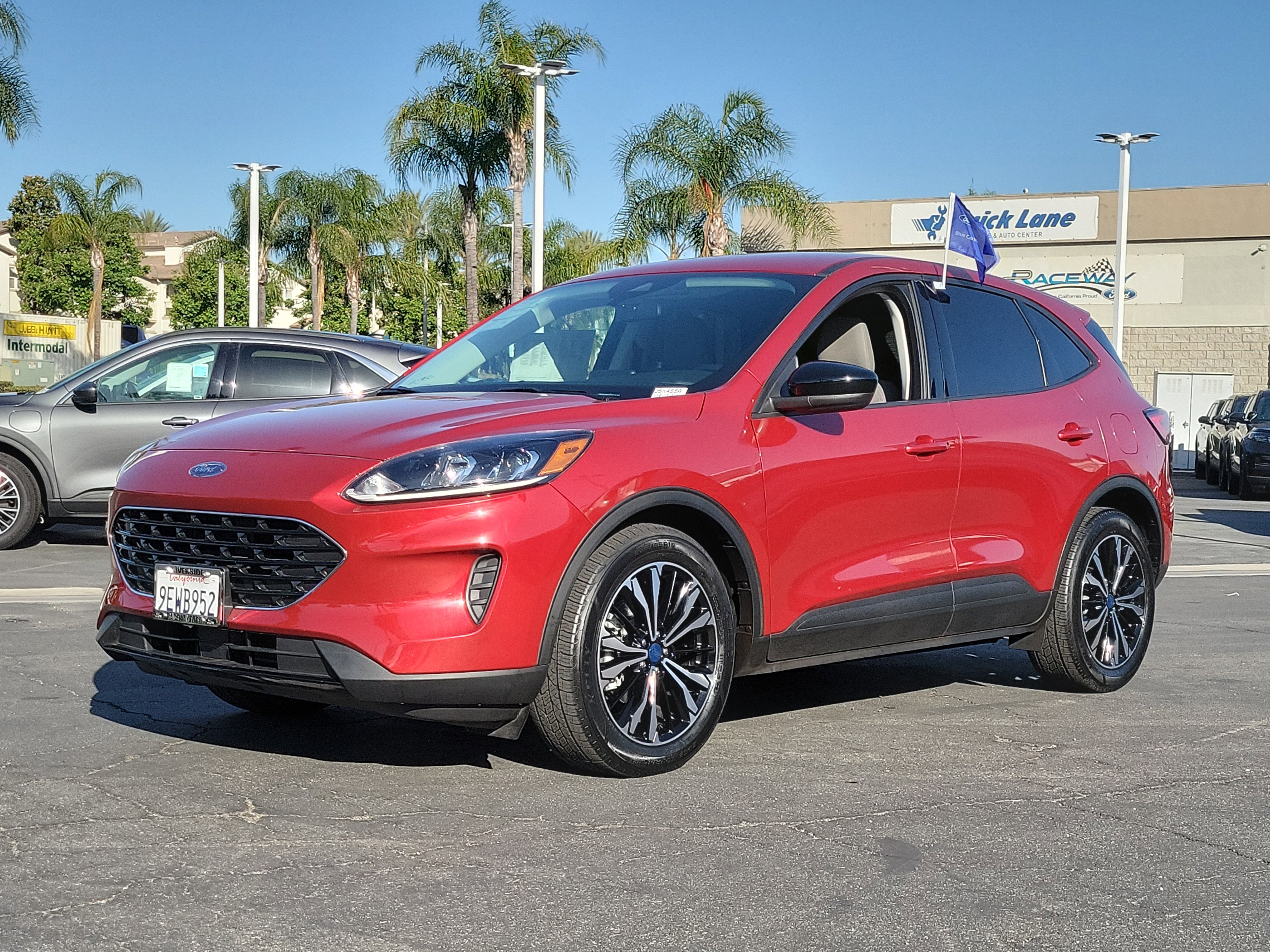 Certified 2022 Ford Escape SE w/ SE Sport Appearance Package FWD image 17