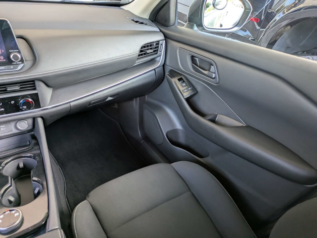 Used 2025 Nissan Rogue S AWD/4WD image 17
