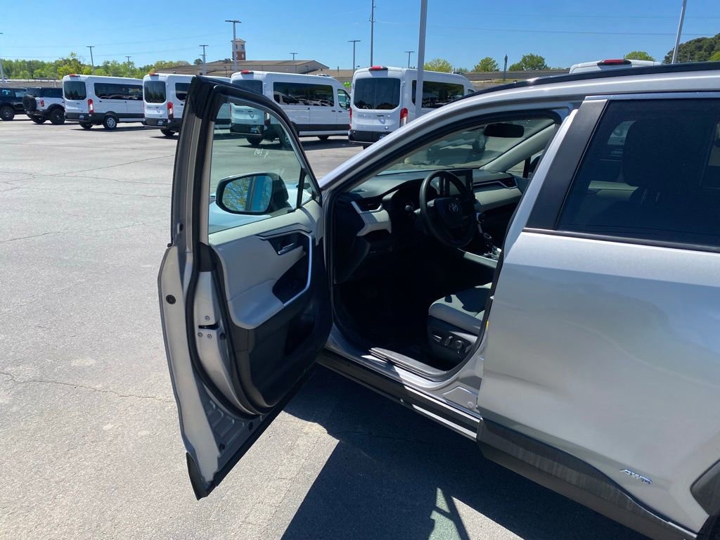 Used 2022 Toyota RAV4 XLE AWD/4WD image 10