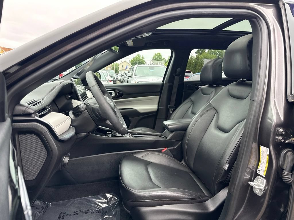 Used 2024 Jeep Compass Limited w/ Sun and Sound Group AWD/4WD image 14