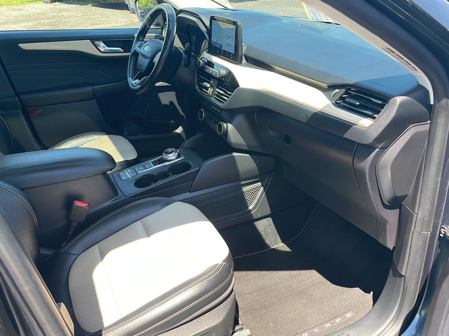 Certified 2022 Ford Escape Titanium w/ Titanium Elite Package AWD/4WD image 27
